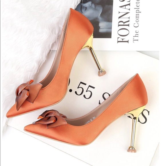 (2) Pairs Burgundy and Orange- Bow Decor Point toe courts - Picture 5 of 6